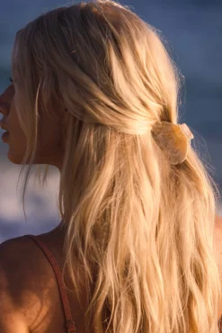 Sanibel Shell Hair Clip - Ivory Swirl